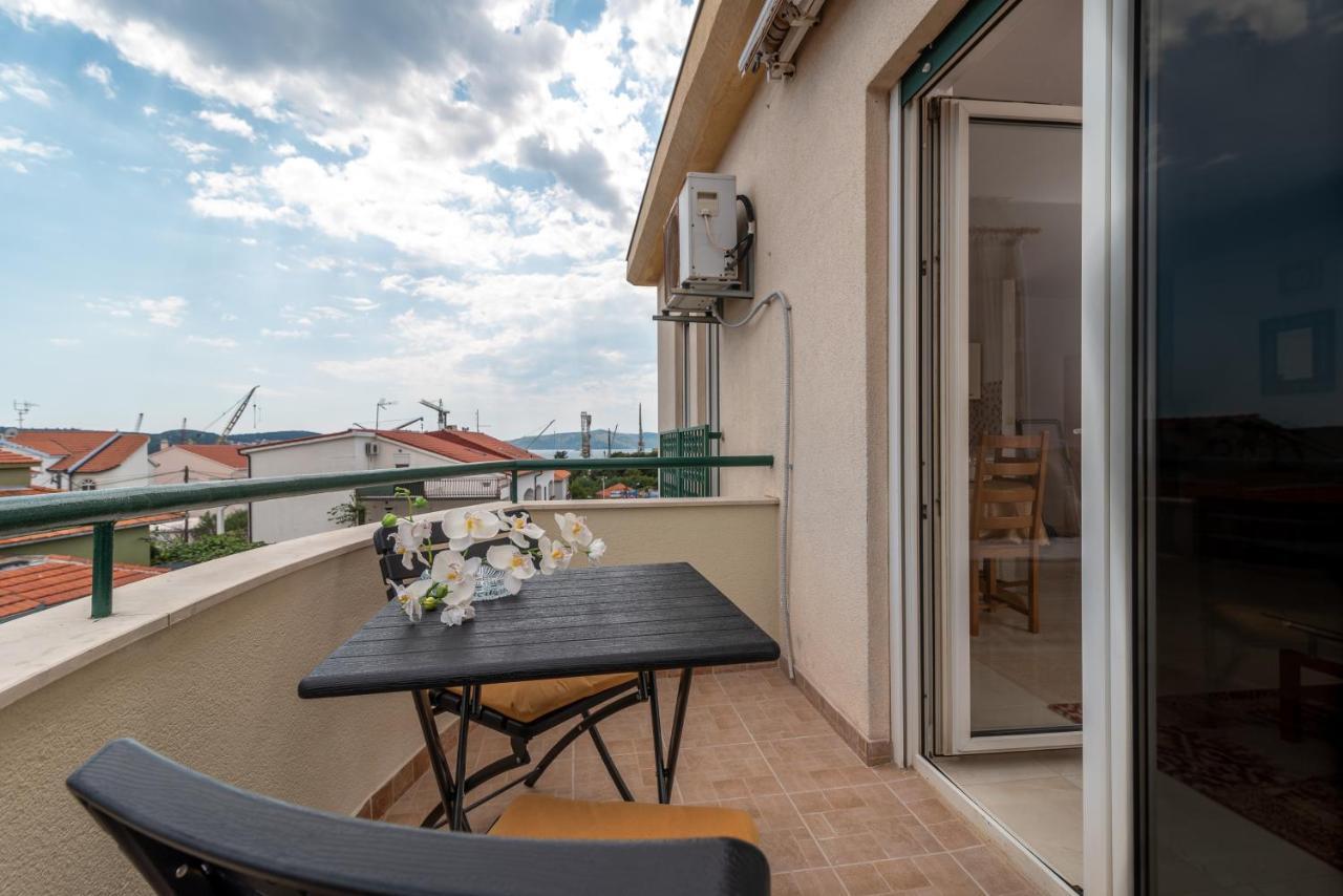Apartman Dildo Apartment Trogir Exterior photo