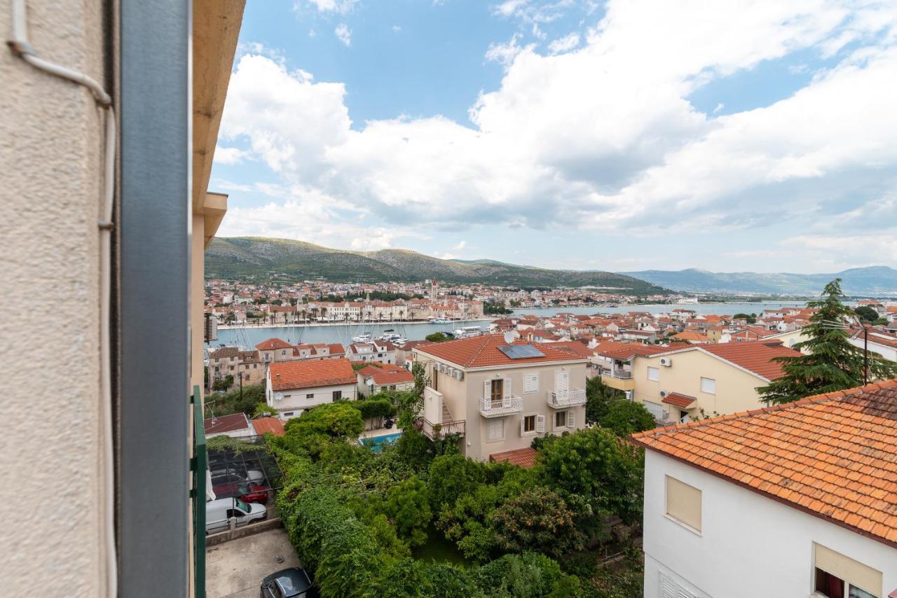 Apartman Dildo Apartment Trogir Exterior photo