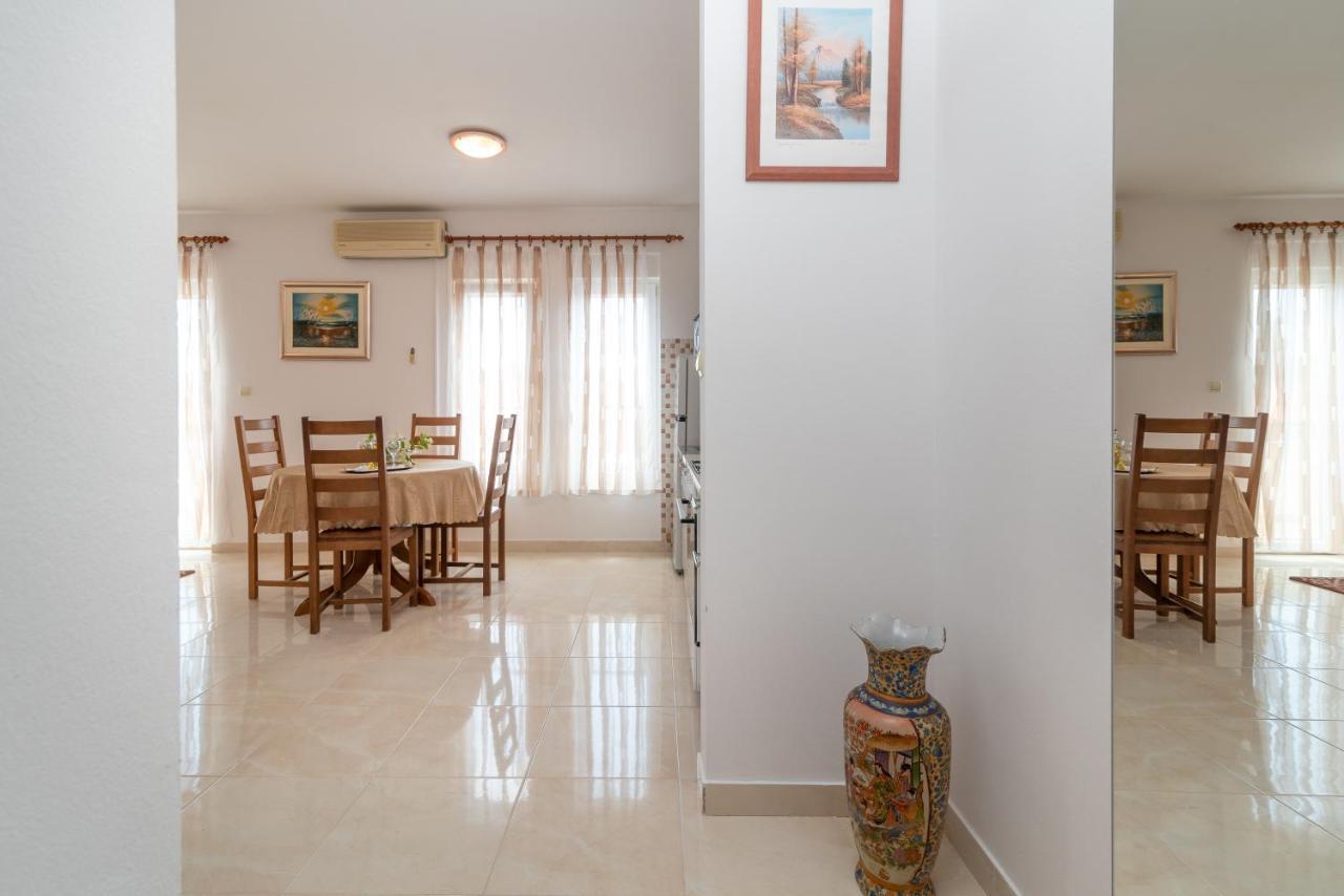 Apartman Dildo Apartment Trogir Exterior photo