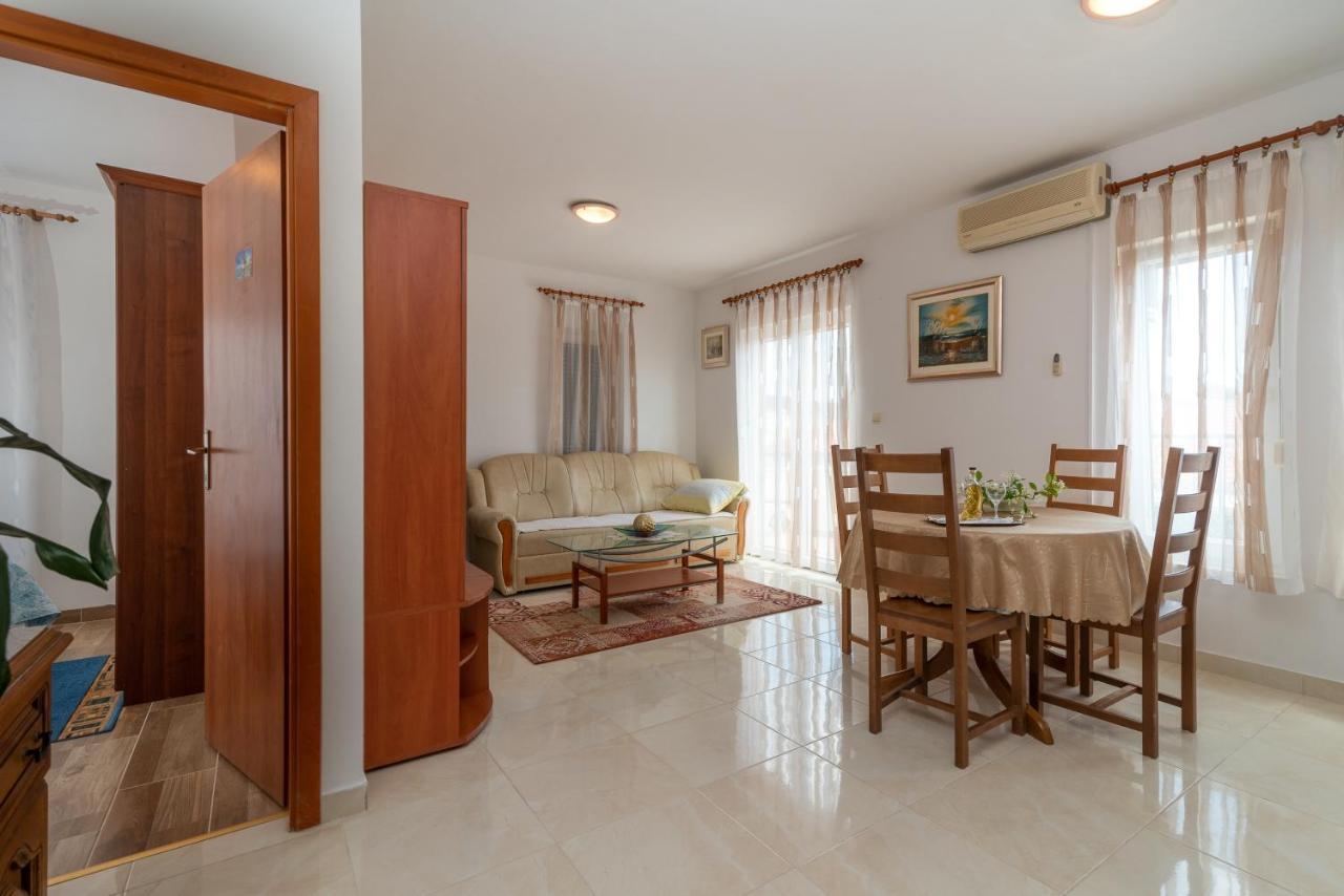 Apartman Dildo Apartment Trogir Exterior photo